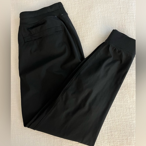 Vuori Joggers - Picture 3 of 4